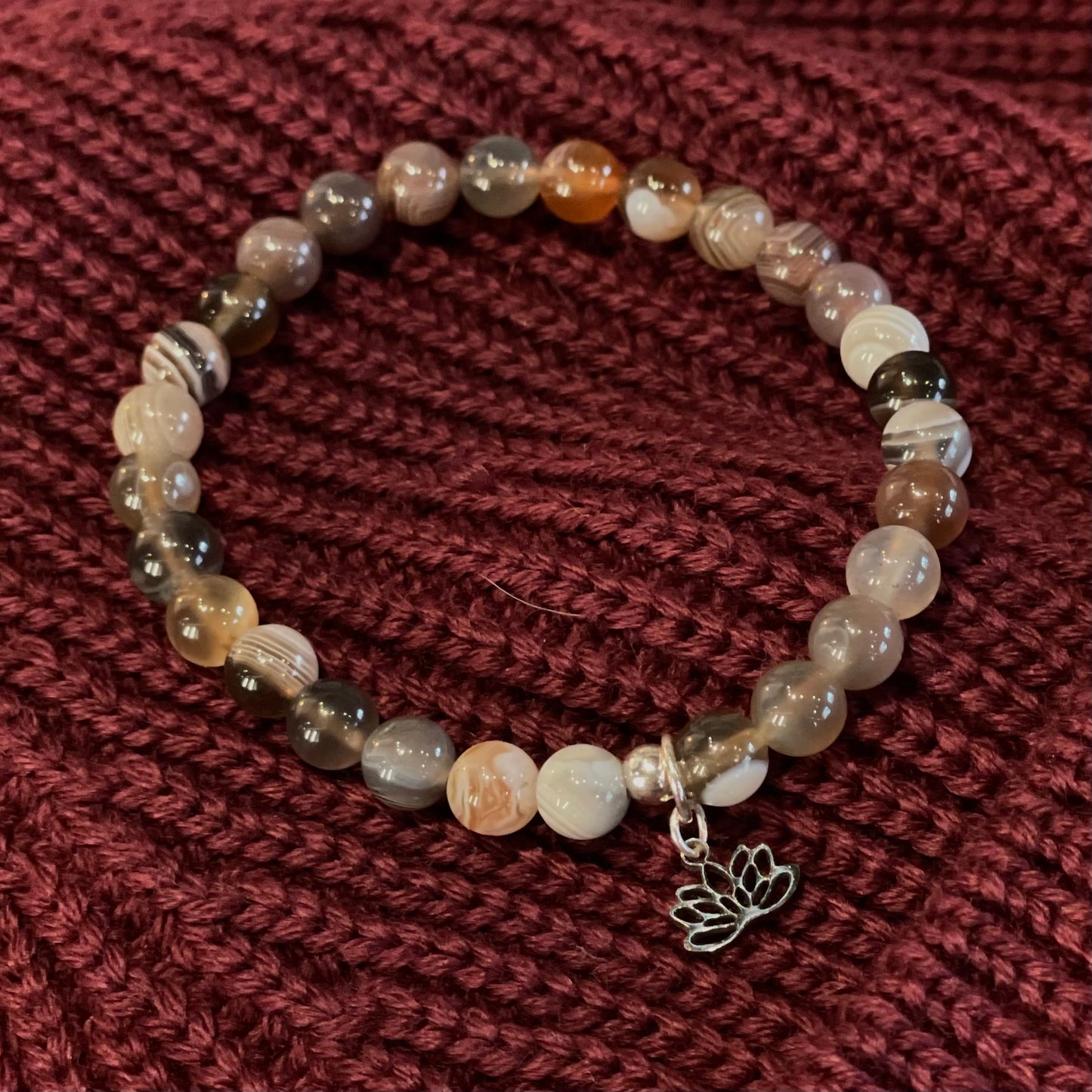 Armband Botswana Achat "Beruhigt S(t)ein" mit 6 mm Perlen und Anhänger aus Edelstahl