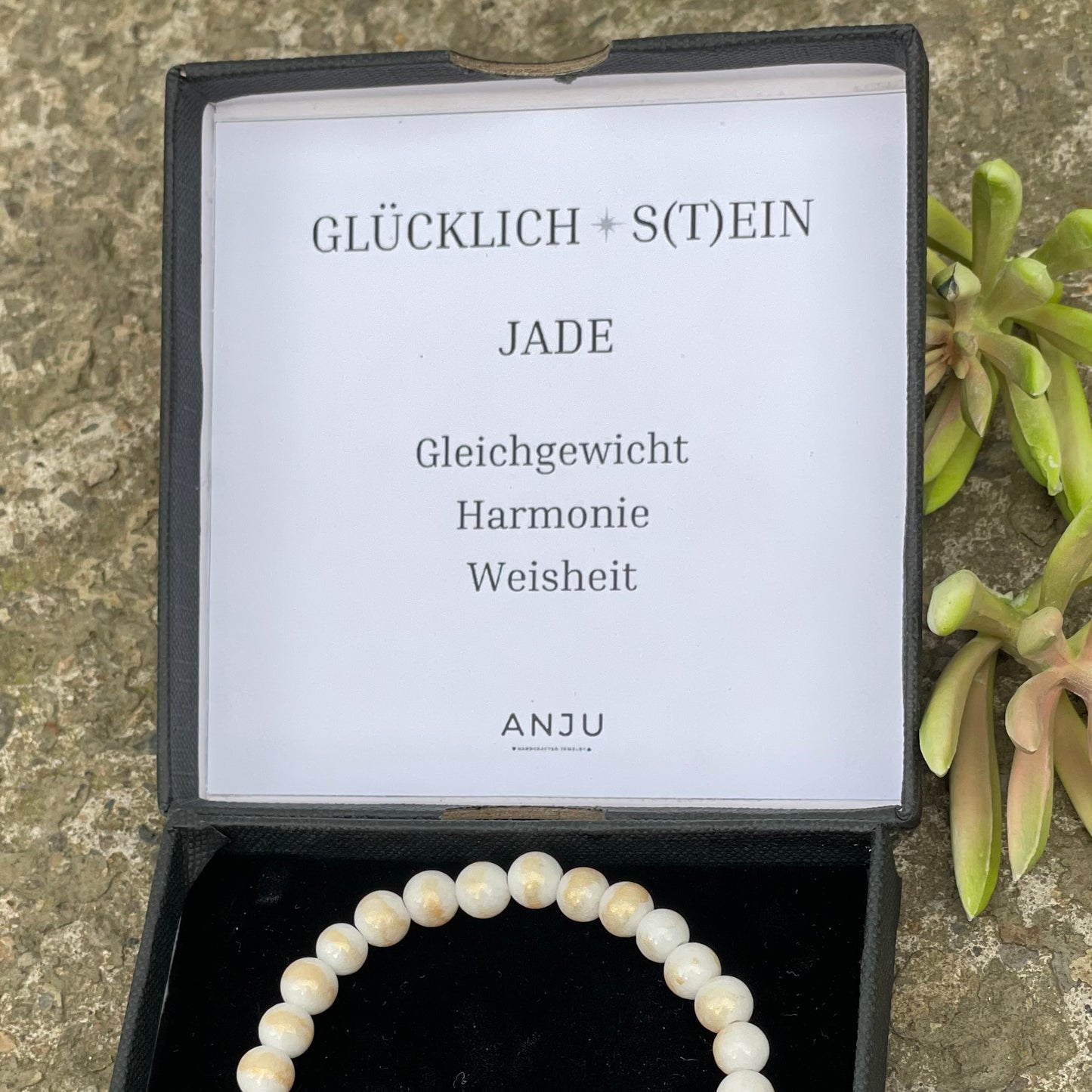 Armband Mashan Jade „Glücklich S(t)ein“ mit 6 mm Perlen und Anhänger