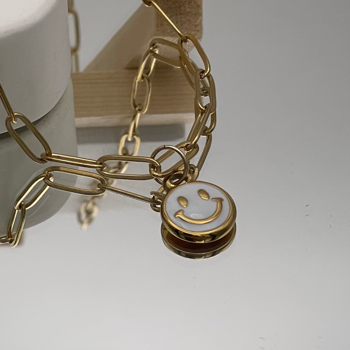 Kette Happy Collection 🙂 Gold mit weiß-goldenem Anhänger, 57 cm