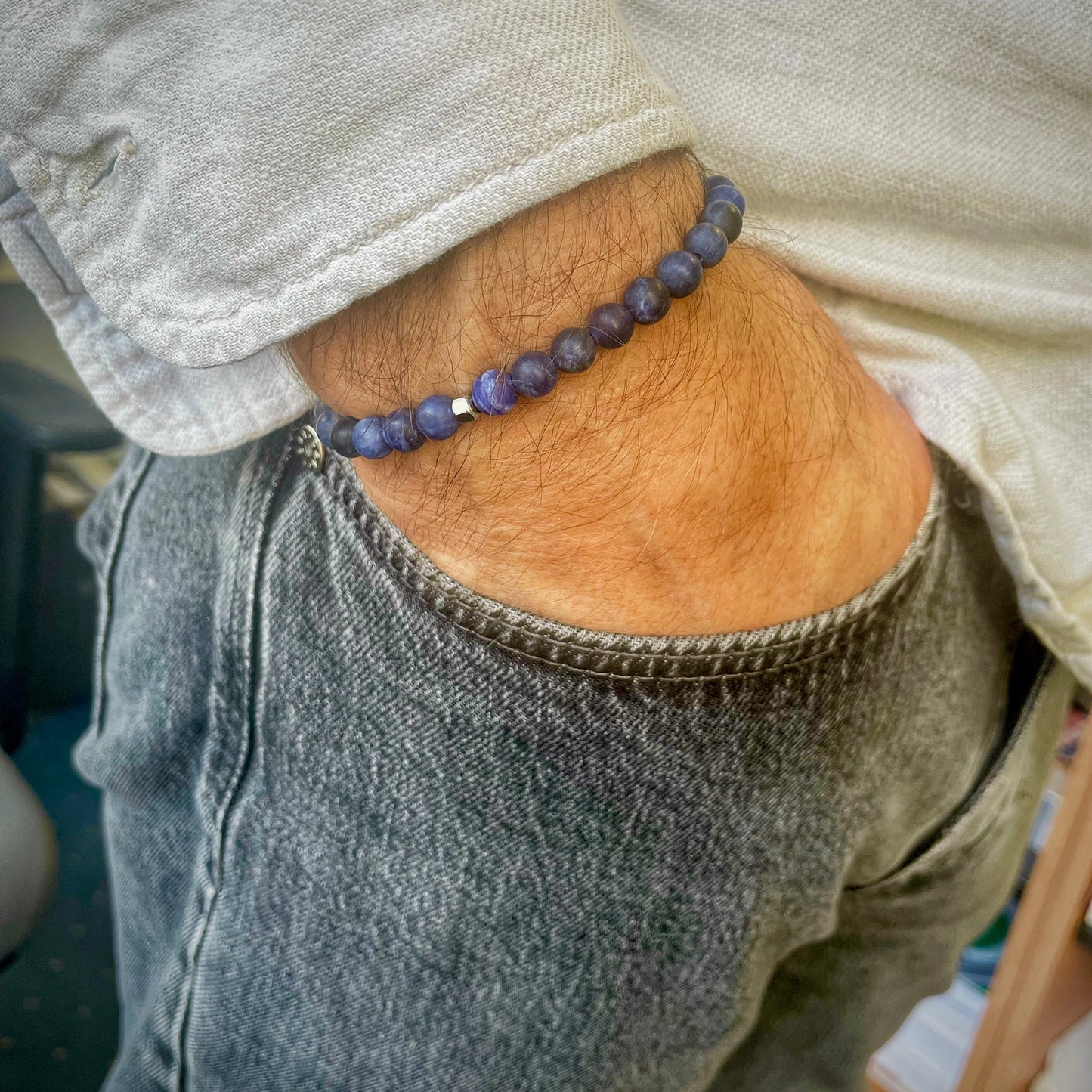 Armband Sodalith "Entschlossen S(t)ein" mit 6mm Perlen und Edelstahl-Mutter