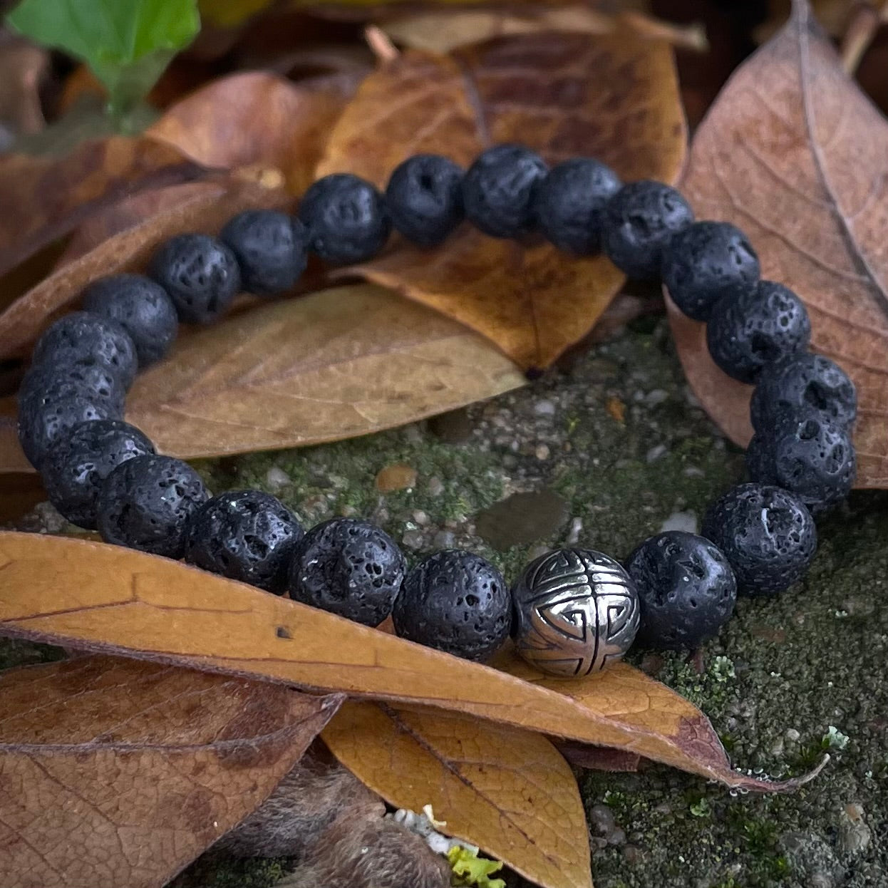 Armband Lava „Voller Energie S(t)ein“ mit 8 mm Perlen und Edelstahlkugel