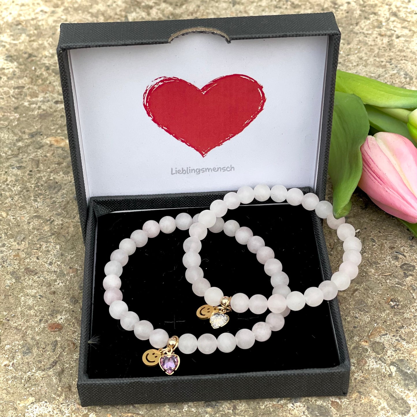 Armband Rosenquarz "Verbunden S(t)ein" mit 6 mm Perlen & 2 süßen Anhängern