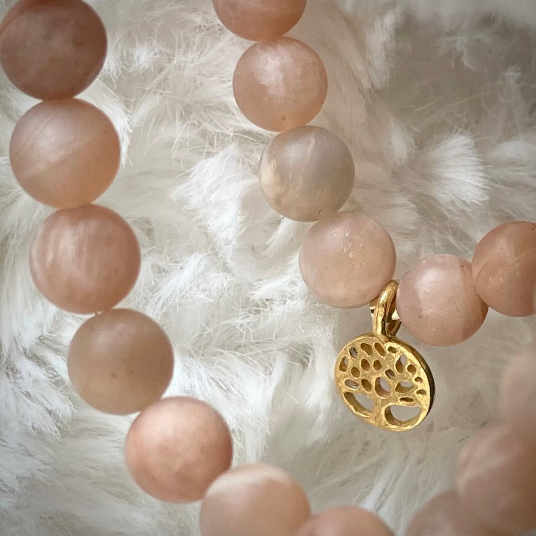 Armband Sonnenstein "Positiv S(t)ein" mit 6 mm Perlen und Lebensbaum aus 24k vergoldetem Sterling Silber