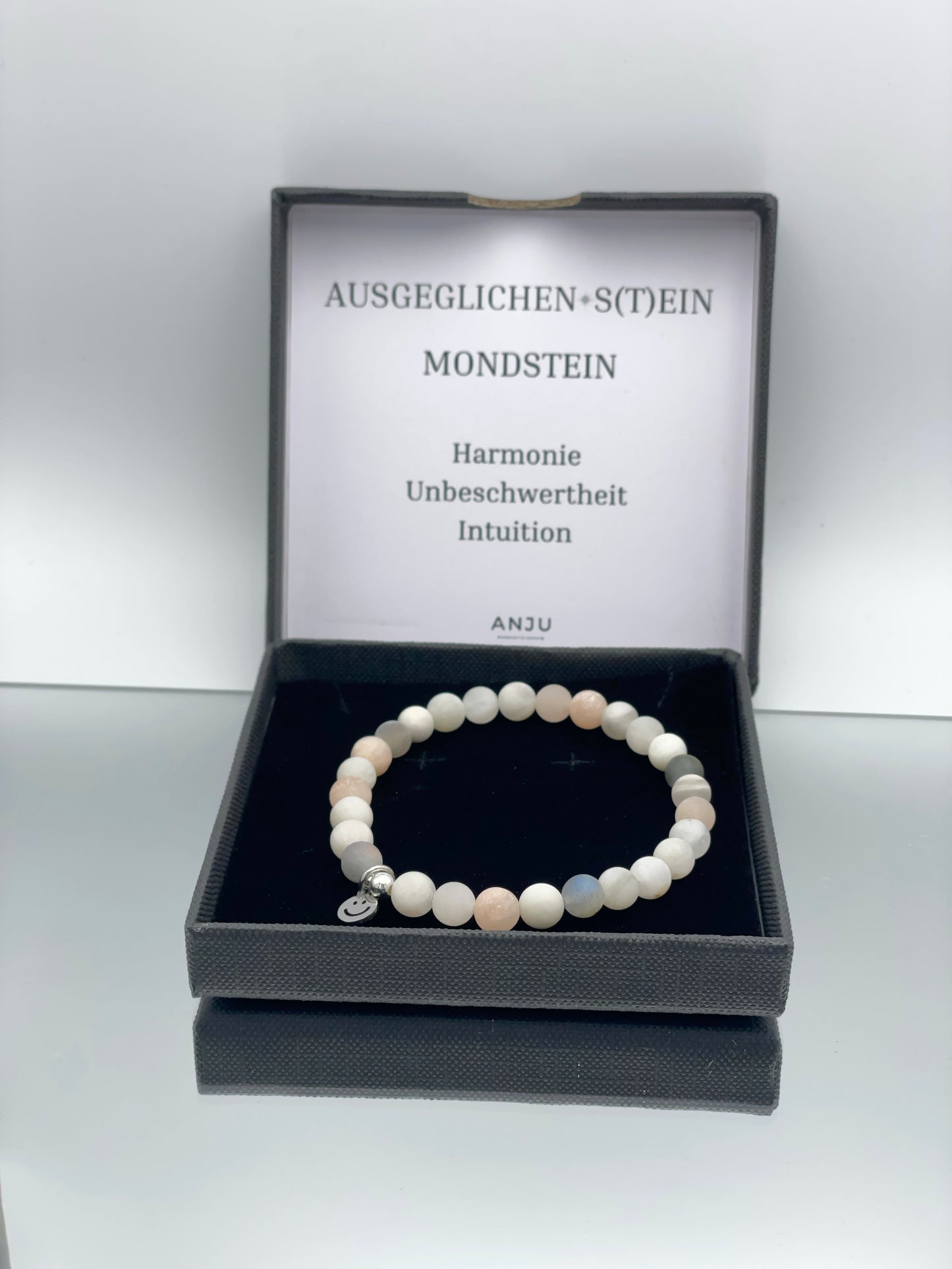 Armband Mondstein "Ausgeglichen S(t)ein" mit 6 mm Perlen & Lotus- oder Smile-Anhänger (Silber)