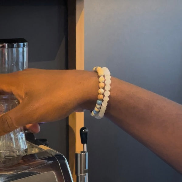 Armband Mondstein "Ausgeglichen S(t)ein" mit 6 mm Perlen und Edelstahl-Mutter