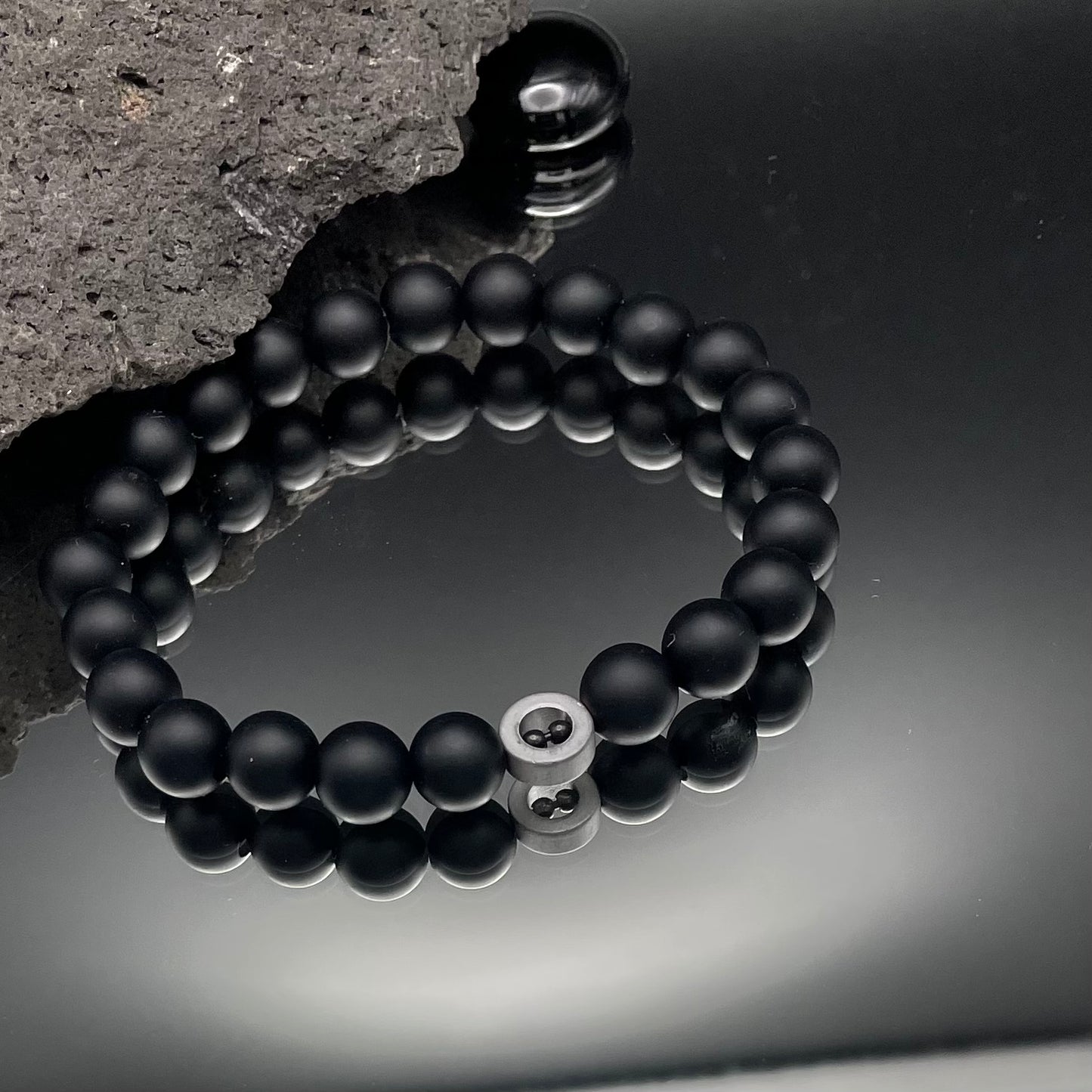 Armband Onyx „Gelassen S(t)ein“ mit 8 mm Perlen und Ring aus Hämatit