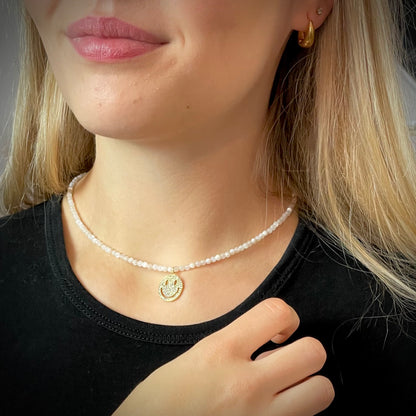 Kette Muschelkern mit 3 mm Perlen und Smile Anhänger 18k vergoldet