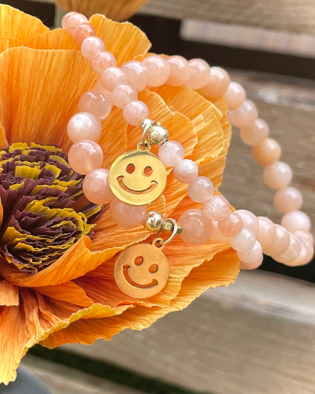 Armband Sonnenstein „Positiv S(t)ein“ mit 6 mm Perlen und Anhänger