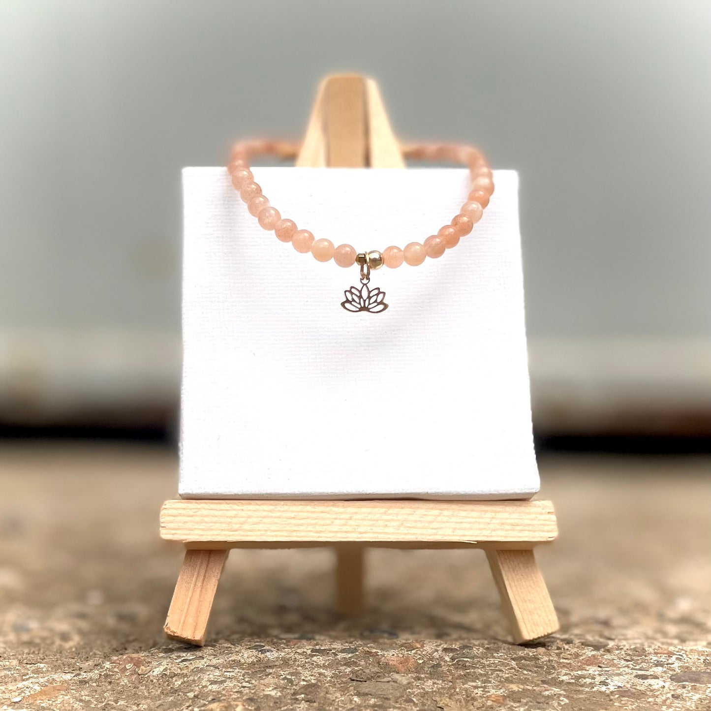 Armband Sonnenstein „Positiv S(t)ein“ mit 4 mm Perlen und Anhänger