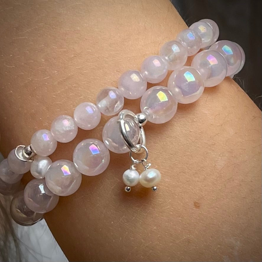 --Armband Rosenquarz "Verbunden S(t)ein" mit 8 mm Perlen und 2 Süßwasserperlen