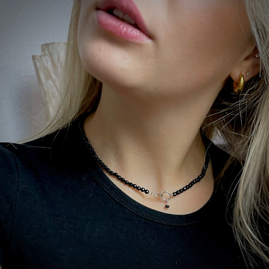 Halskette Onyx mit 4 mm facettierten Perlen und Highlight aus Sterling-Silber