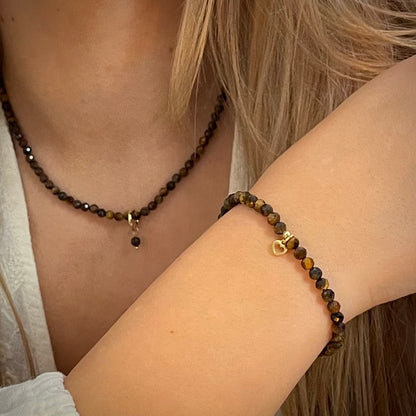 Halskette Tigerauge Stark S(t)ein mit 4mm facettierten Perlen und goldenem Anhänger