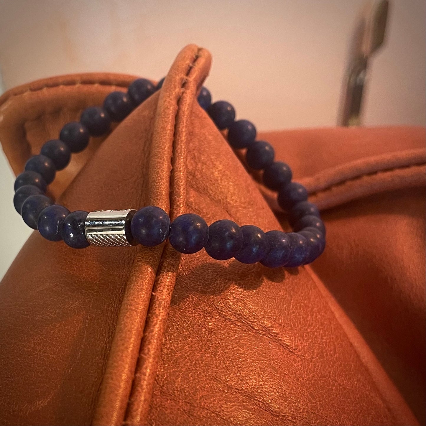 Armband Lapislazuli „Selbstbewusst S(t)ein“ mit 6 mm Perlen und Edelstahl Highlight