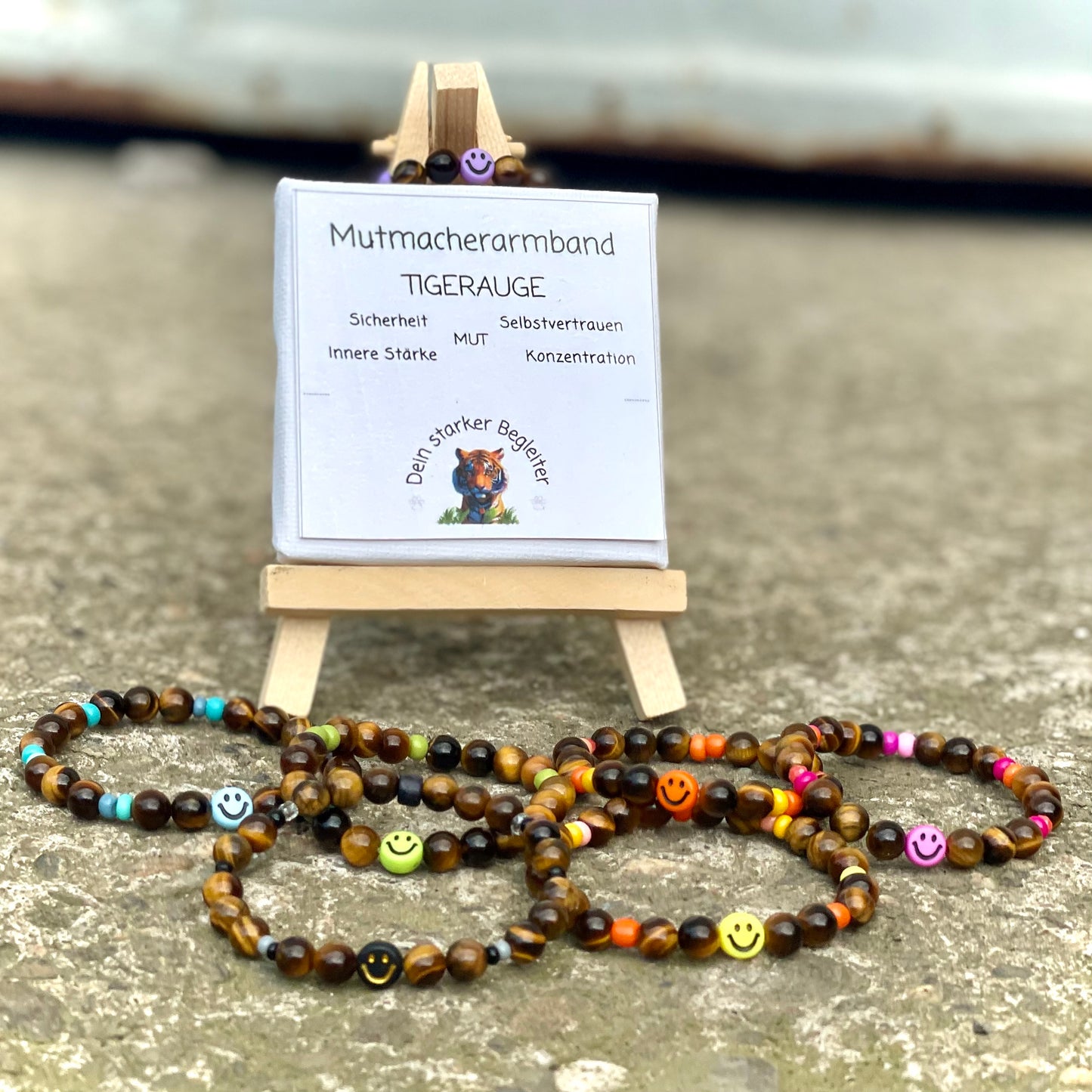 Armband Tigerauge „Mutmacher“ Eltern-Edition mit 6 mm Perlen und fröhlichem Gesicht