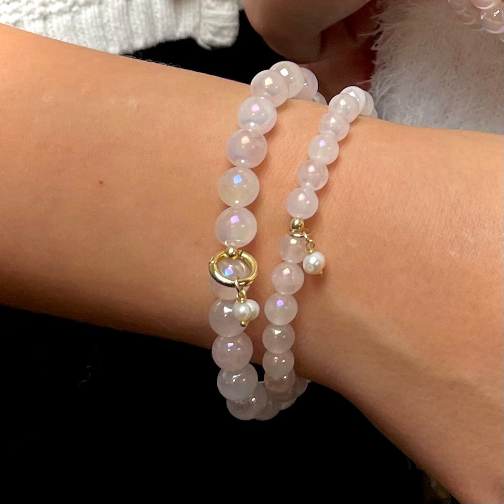 --Armband Rosenquarz "Verbunden S(t)ein" mit 6 mm Perlen und kleiner Süßwasserperle