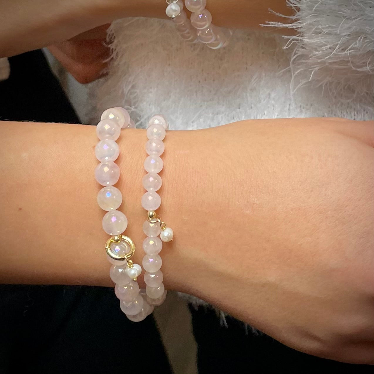 --Armband Rosenquarz "Verbunden S(t)ein" mit 8 mm Perlen und 2 Süßwasserperlen