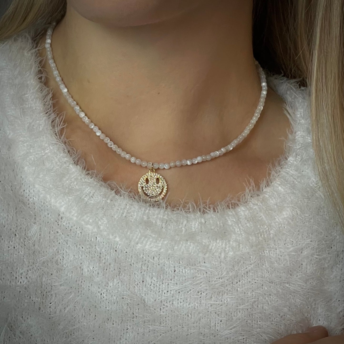 Kette Muschelkern mit 3 mm Perlen und Smile Anhänger 18k vergoldet