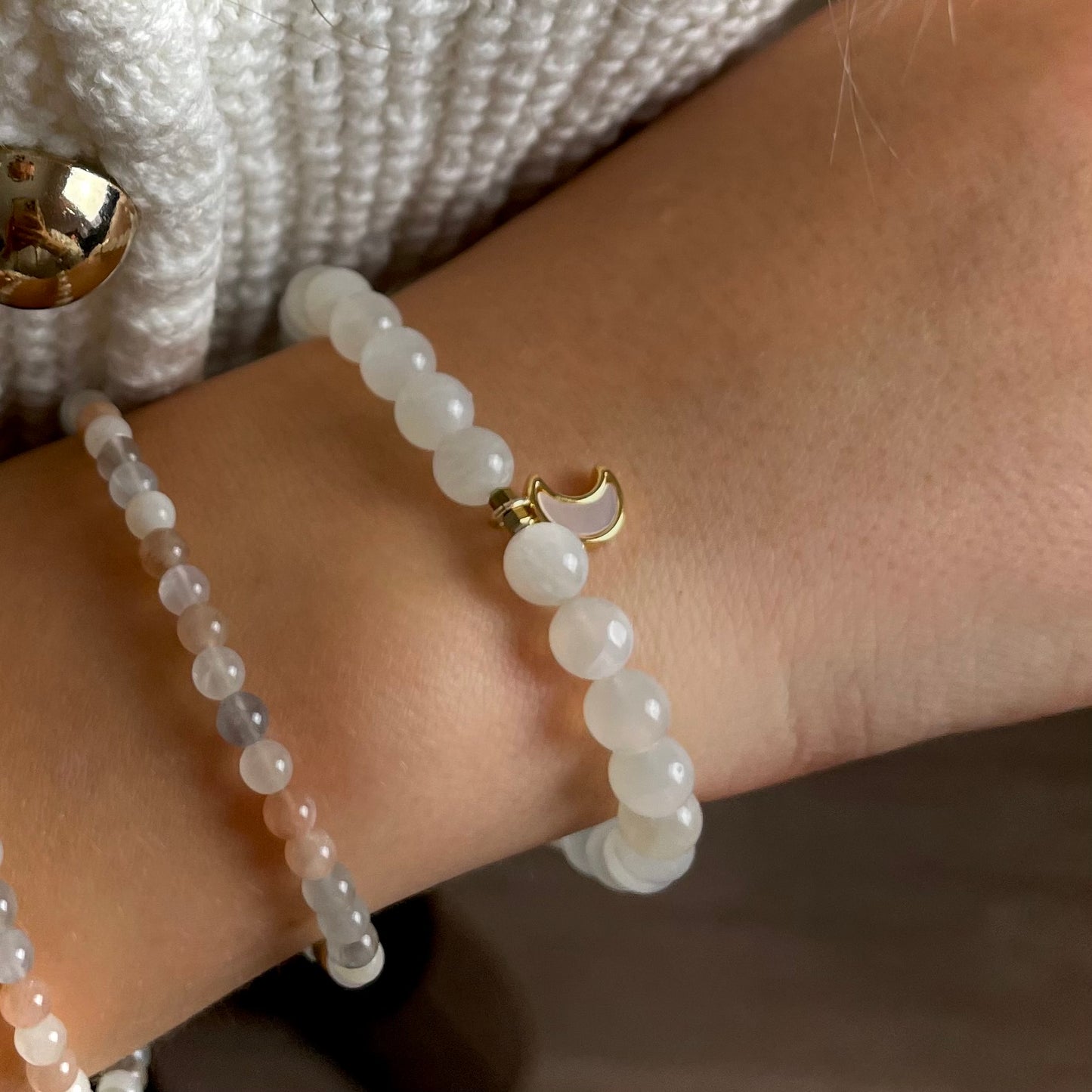 -Armband Mondstein "Ausgeglichen S(t)ein" mit 6 mm Perlen und goldenem Mondanhänger