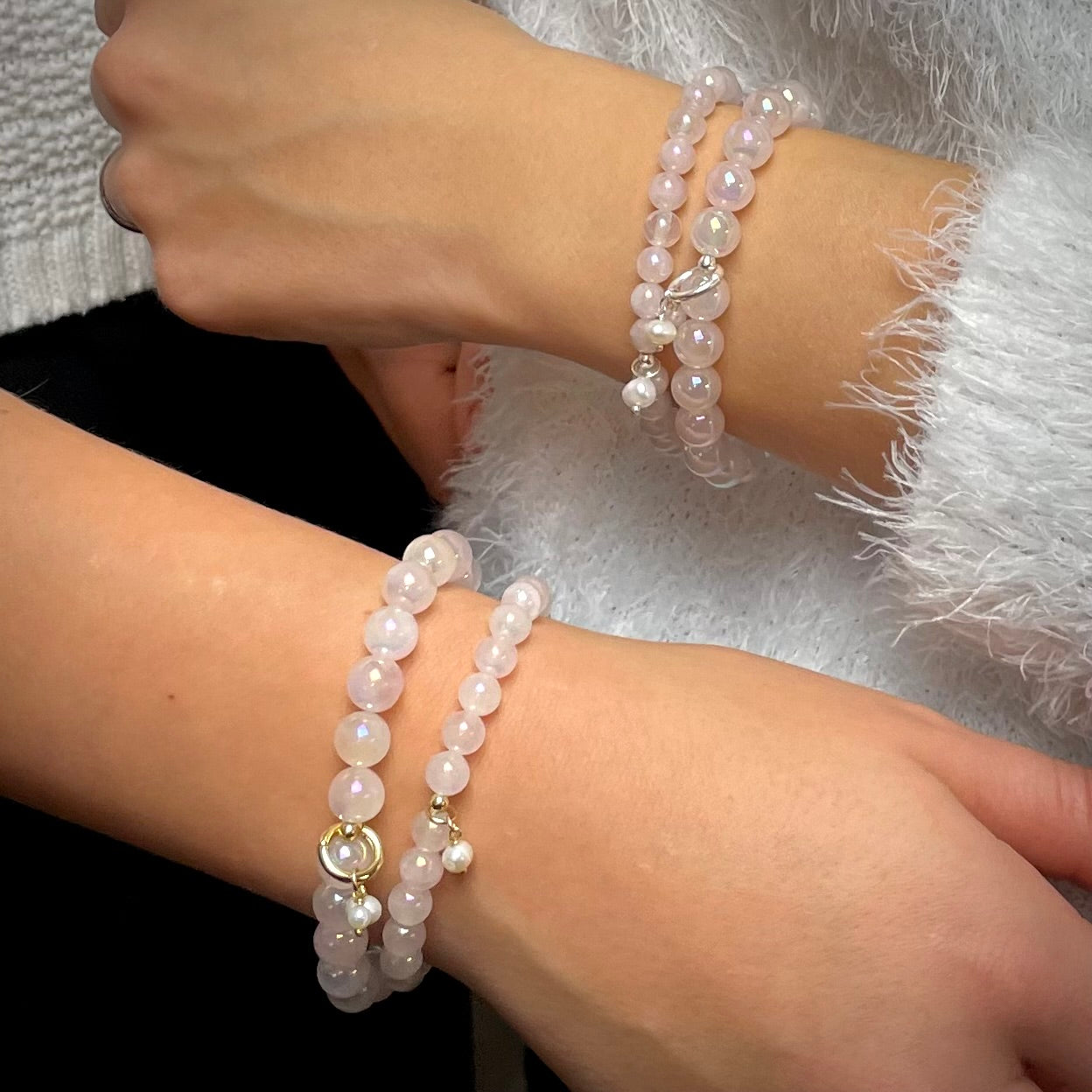 --Armband Rosenquarz "Verbunden S(t)ein" mit 8 mm Perlen und 2 Süßwasserperlen