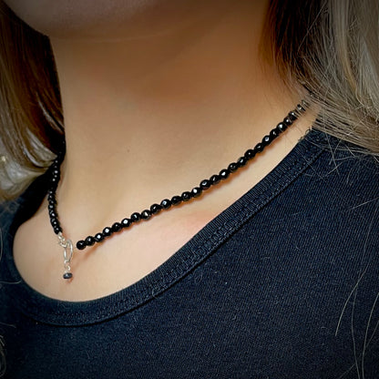 Halskette Onyx mit 4 mm facettierten Perlen und Highlight aus Sterling-Silber